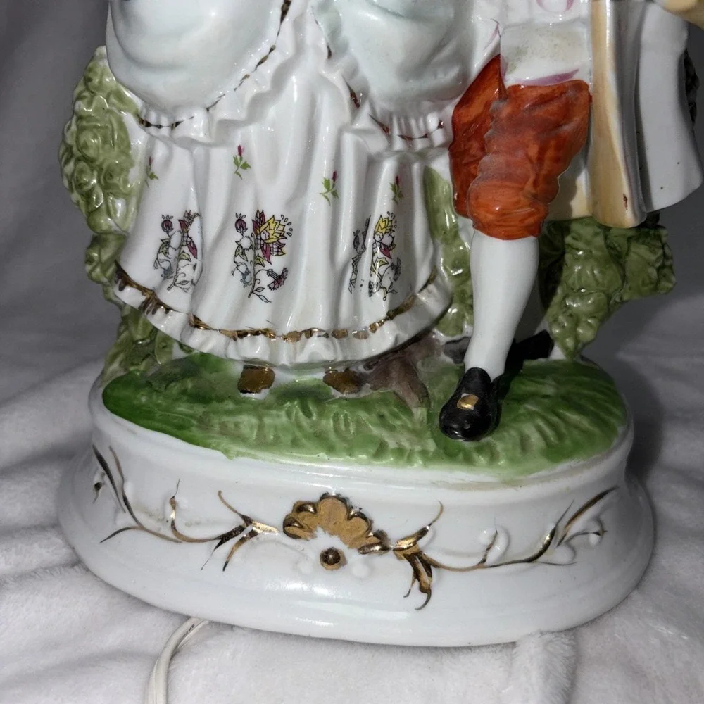 Vintage 70s Porcelain Courting Couple Lamp Lace Style Pierced Shade Works‎ EUC